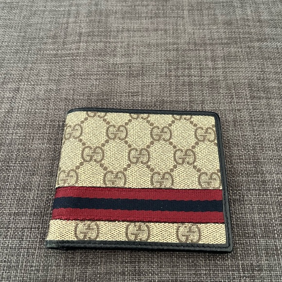 Gucci - Bifold GG Supreme Bifold Wallet - Picture 12 of 13